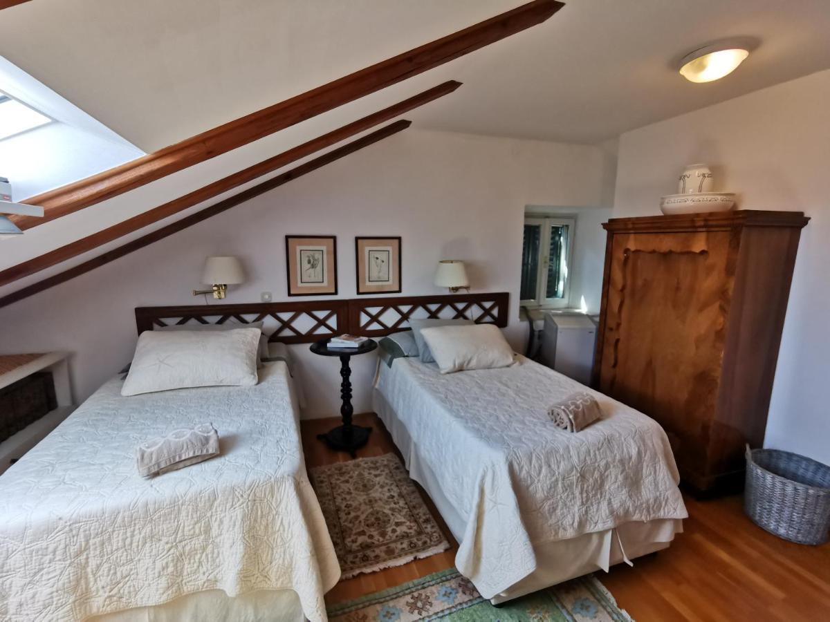Charming Attic Apartment *